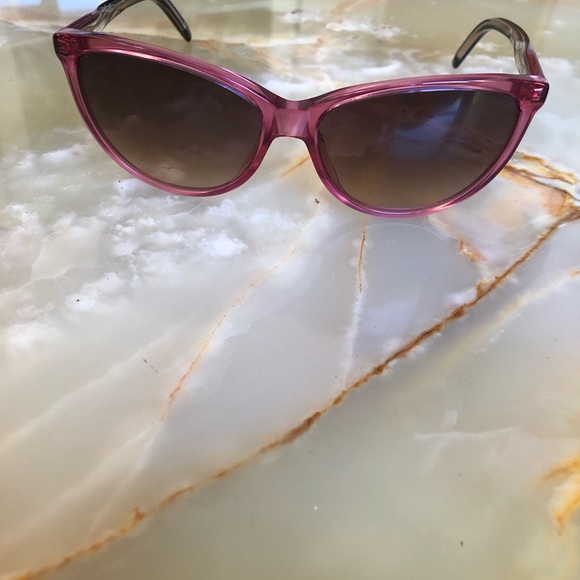 Gucci Sunglasses - Picture 2 of 5